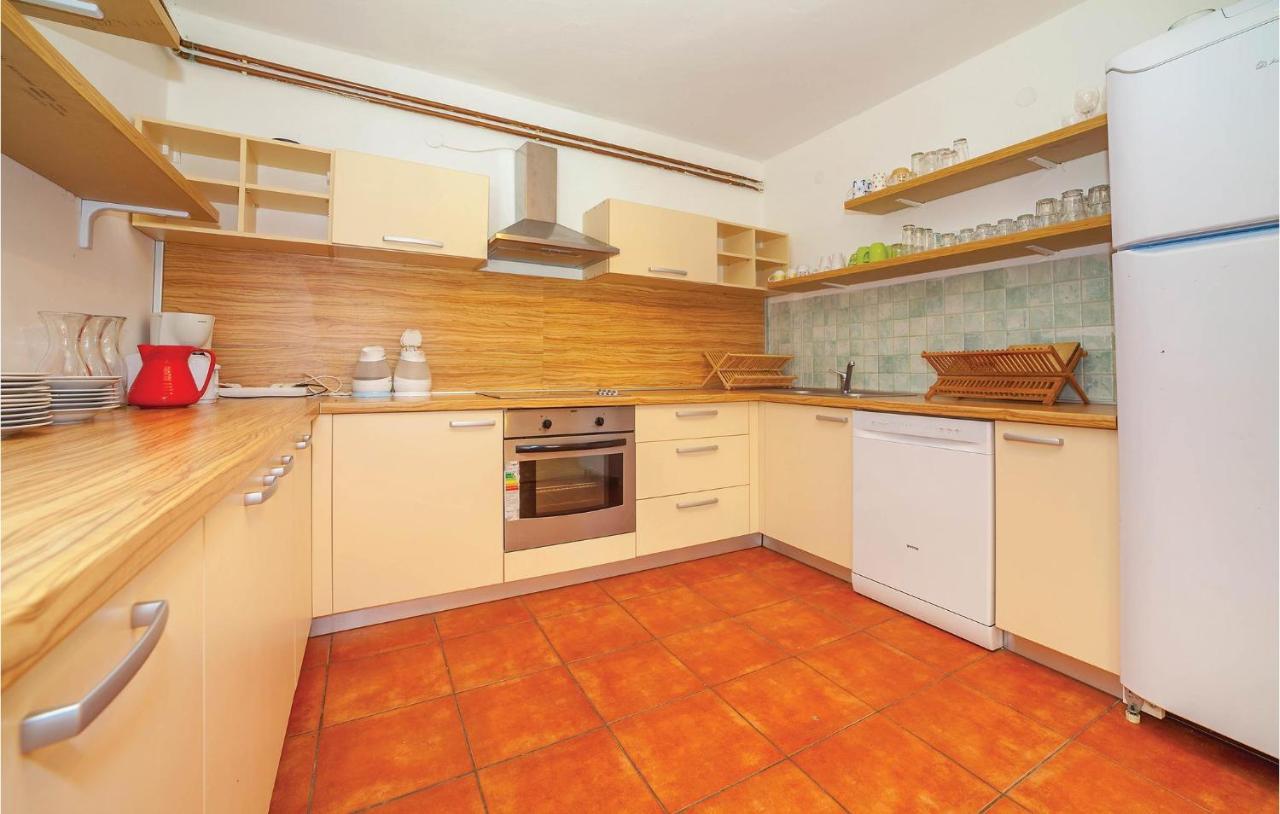 7 Bedroom Pet Friendly Home In Crni Kal Crni Kal  エクステリア 写真