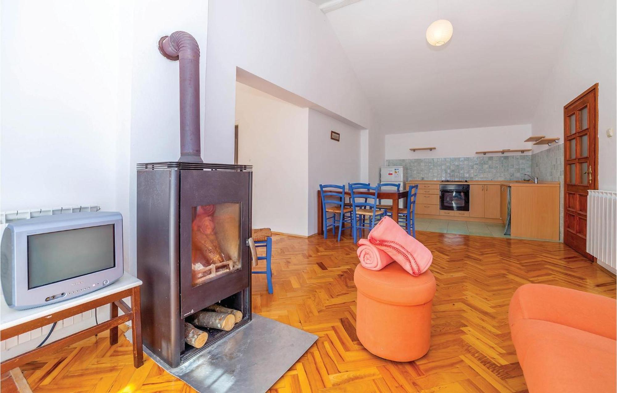 7 Bedroom Pet Friendly Home In Crni Kal Crni Kal  エクステリア 写真