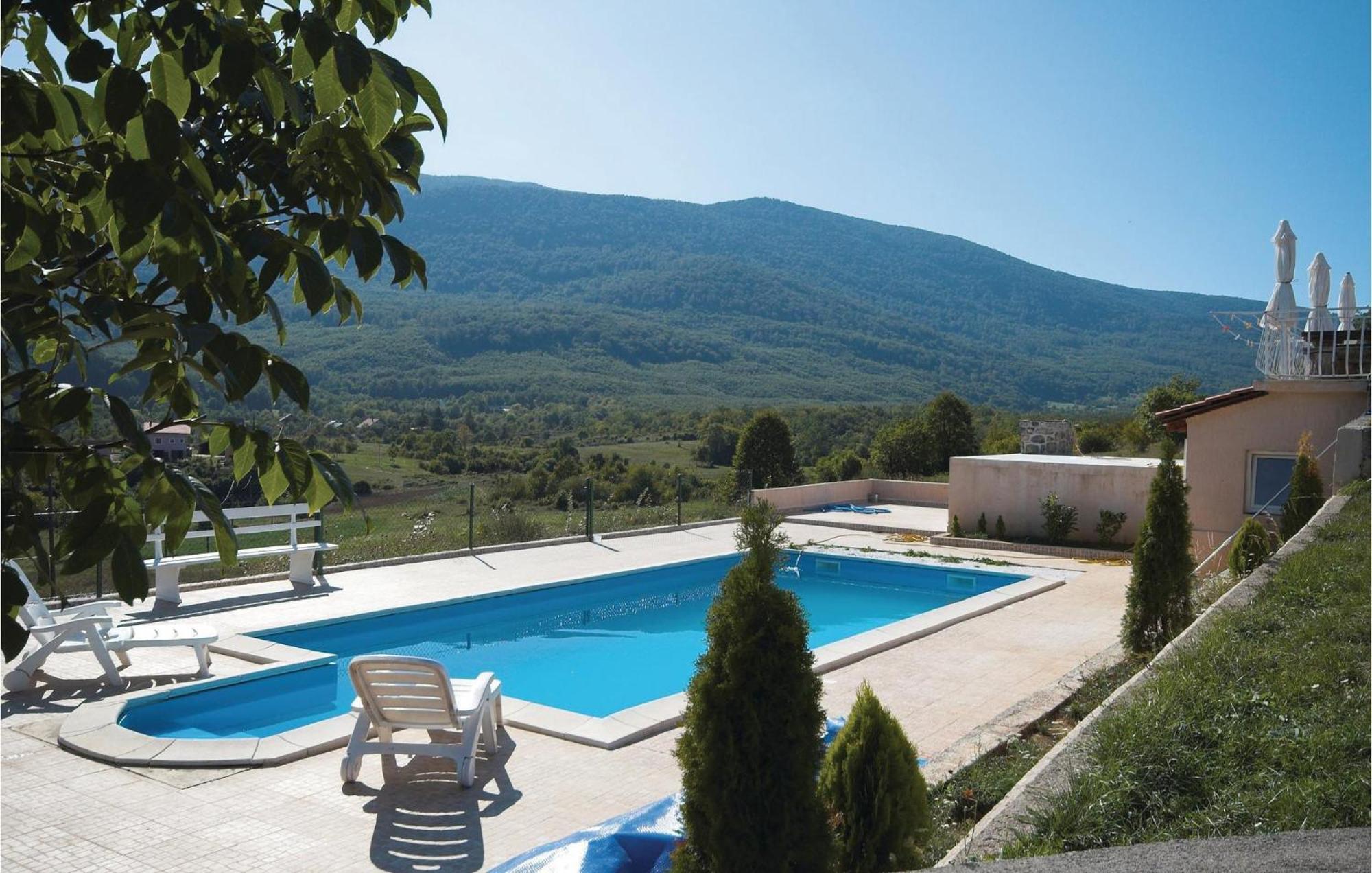 7 Bedroom Pet Friendly Home In Crni Kal Crni Kal  エクステリア 写真