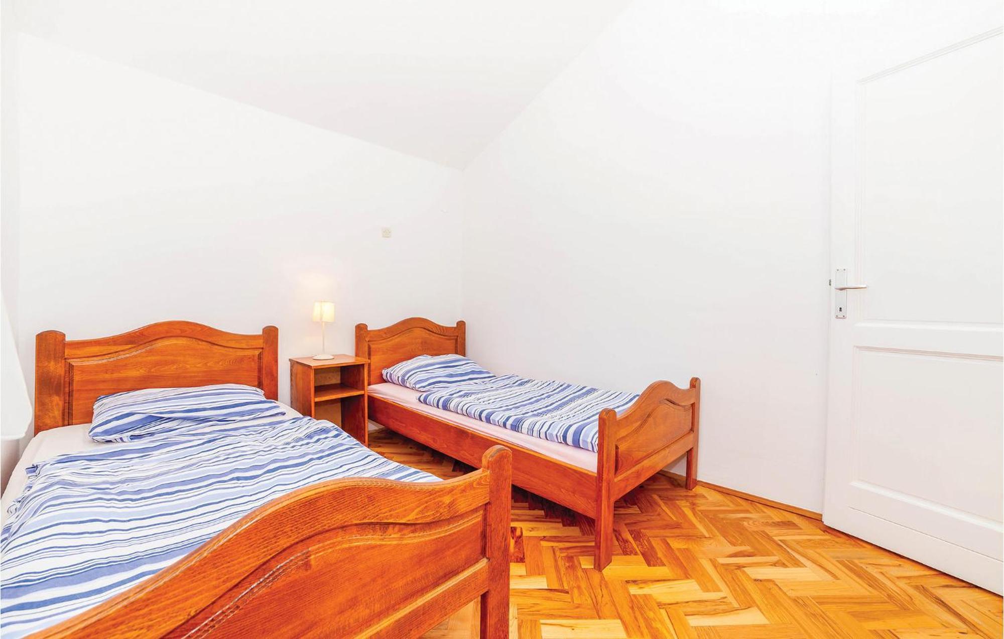7 Bedroom Pet Friendly Home In Crni Kal Crni Kal  エクステリア 写真