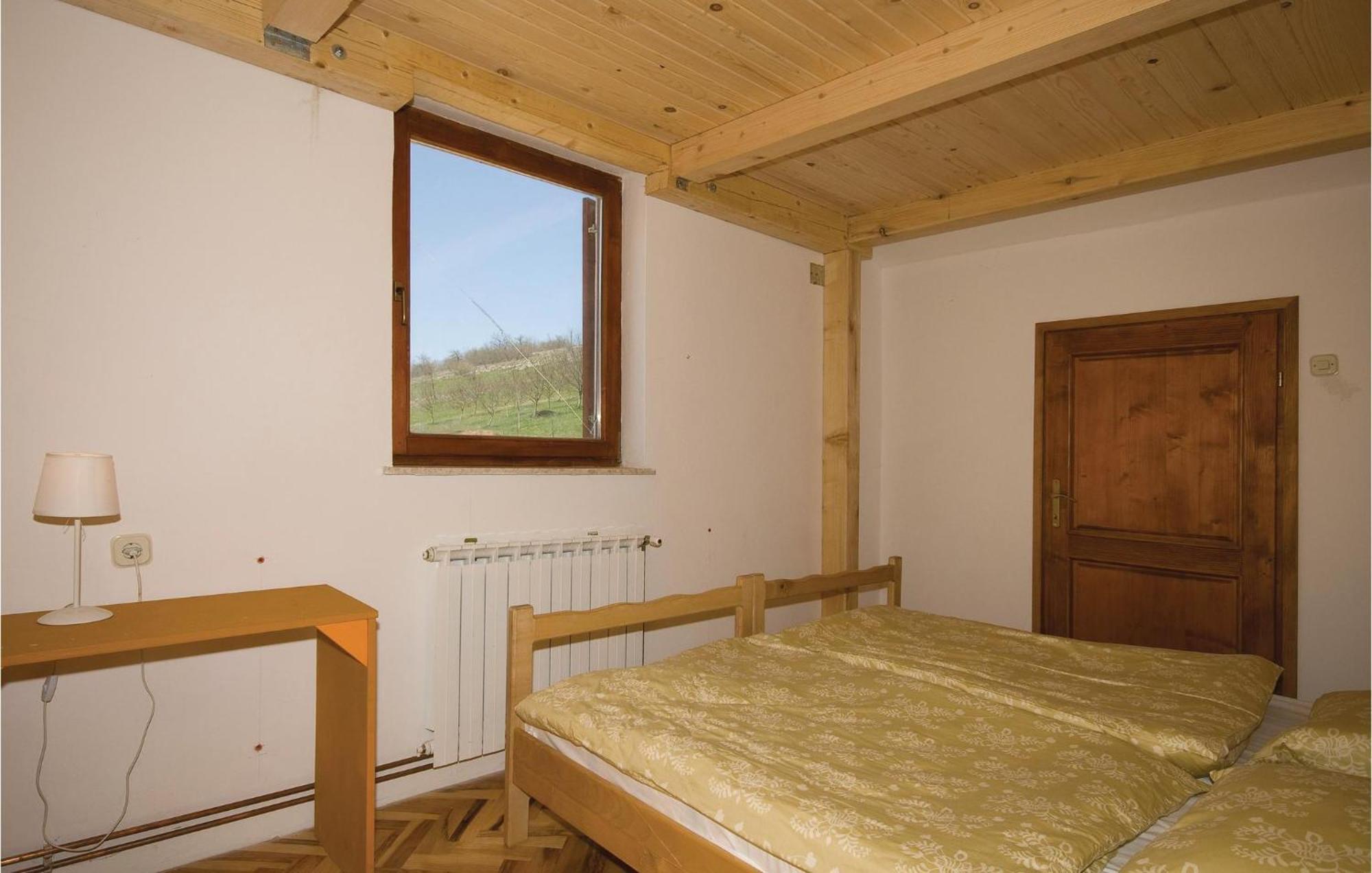7 Bedroom Pet Friendly Home In Crni Kal Crni Kal  エクステリア 写真