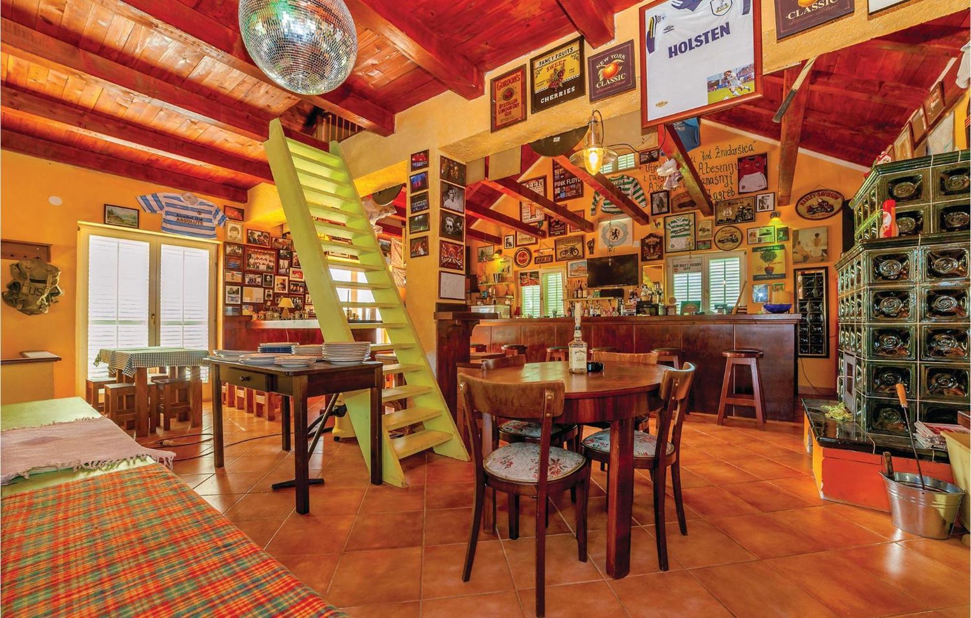 7 Bedroom Pet Friendly Home In Crni Kal Crni Kal  エクステリア 写真
