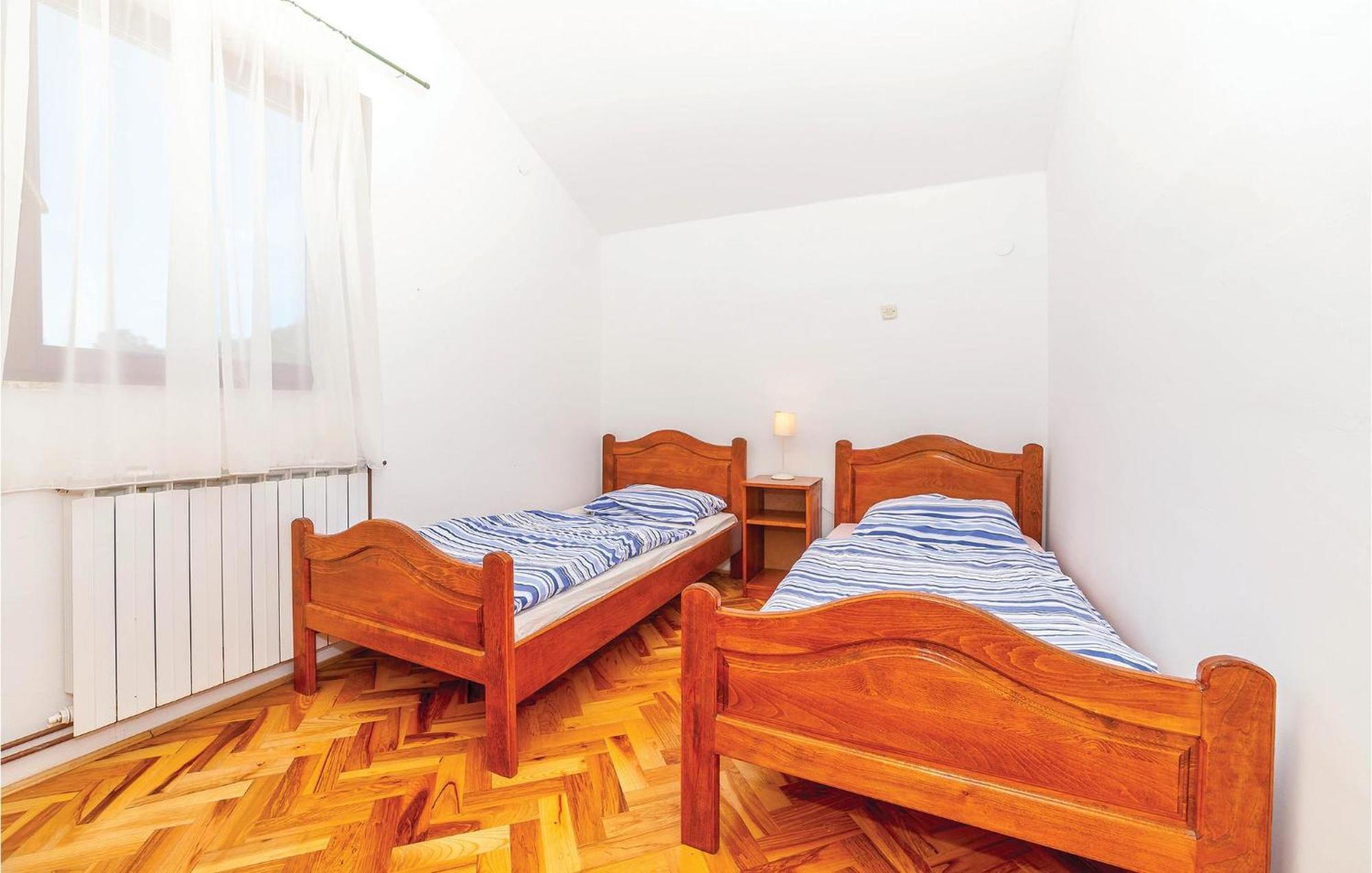 7 Bedroom Pet Friendly Home In Crni Kal Crni Kal  エクステリア 写真