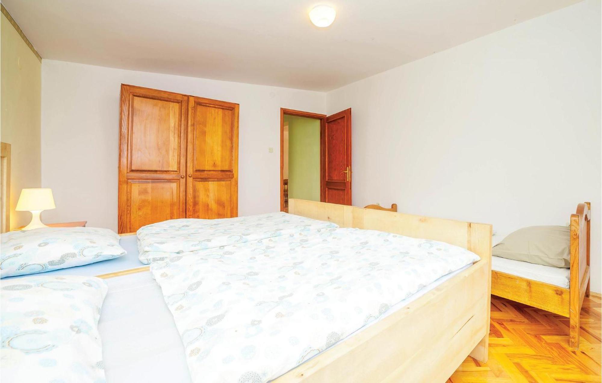 7 Bedroom Pet Friendly Home In Crni Kal Crni Kal  エクステリア 写真