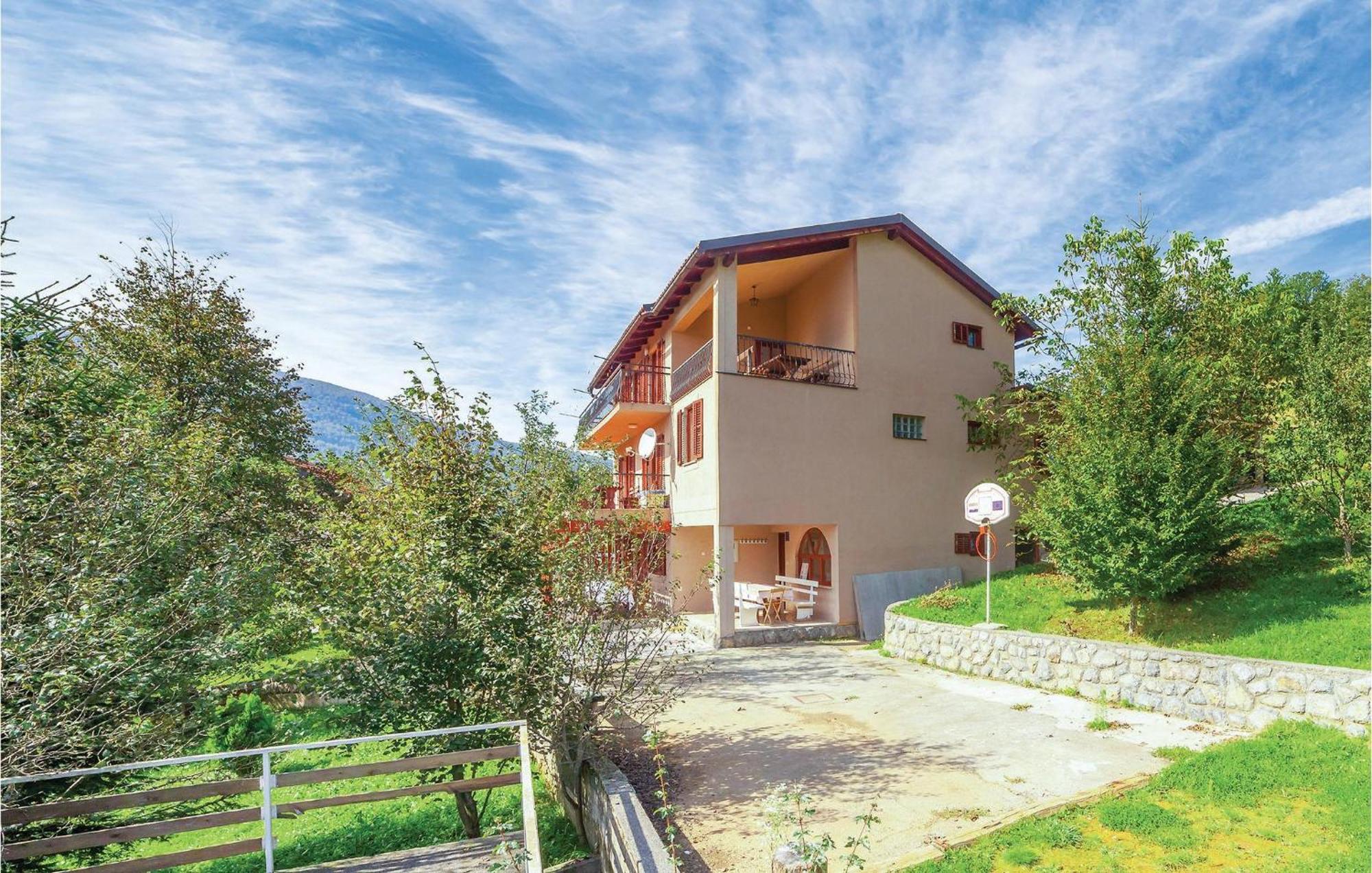 7 Bedroom Pet Friendly Home In Crni Kal Crni Kal  エクステリア 写真