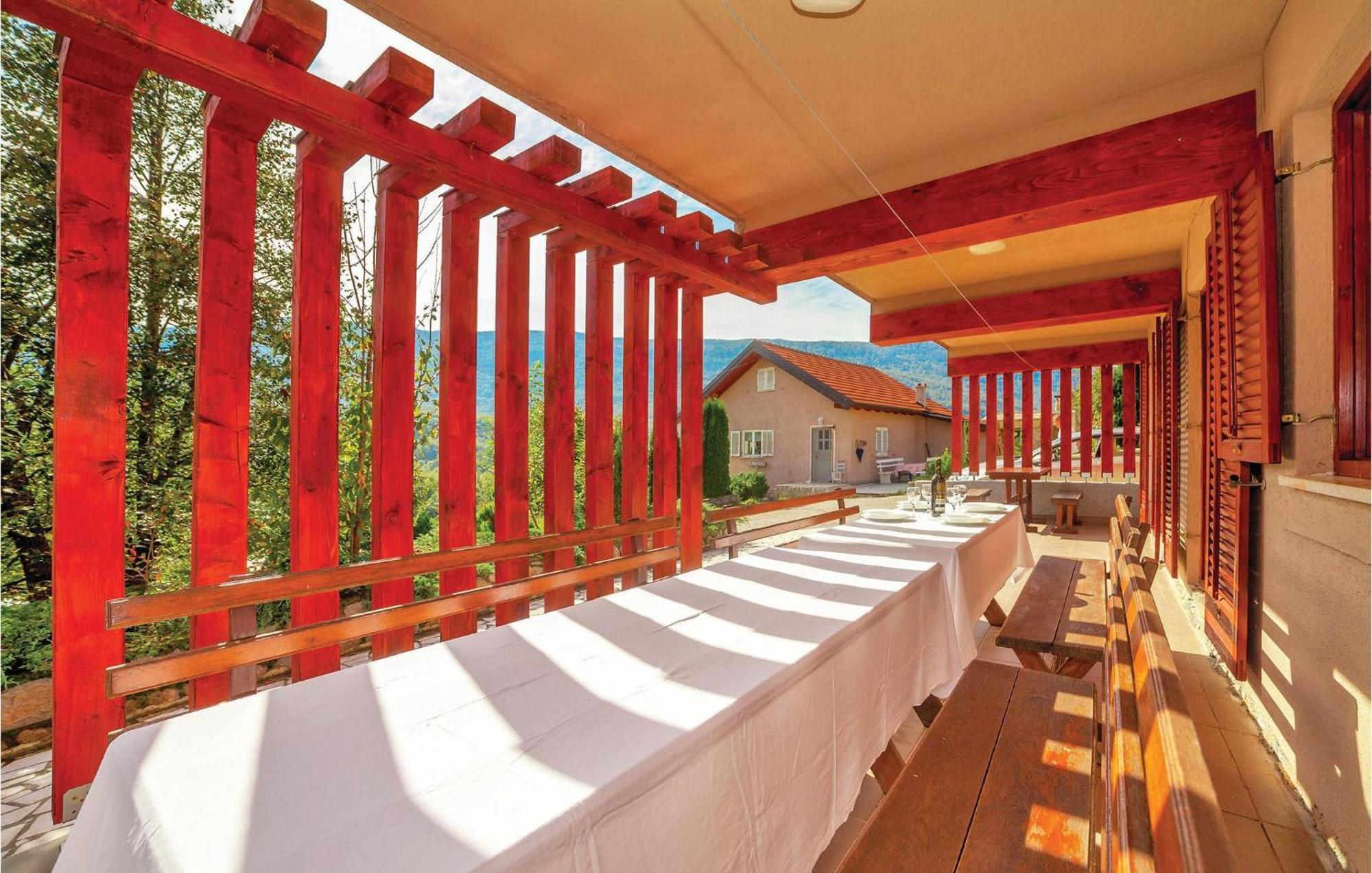 7 Bedroom Pet Friendly Home In Crni Kal Crni Kal  エクステリア 写真
