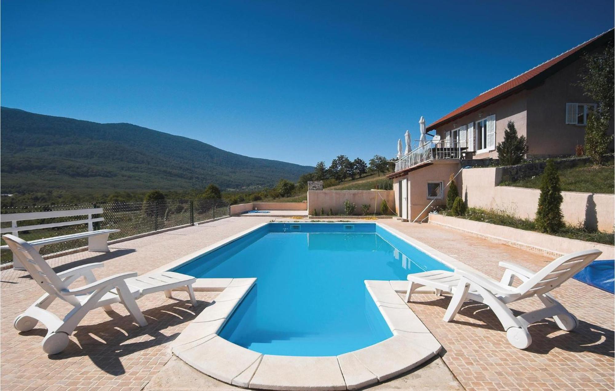 7 Bedroom Pet Friendly Home In Crni Kal Crni Kal  エクステリア 写真